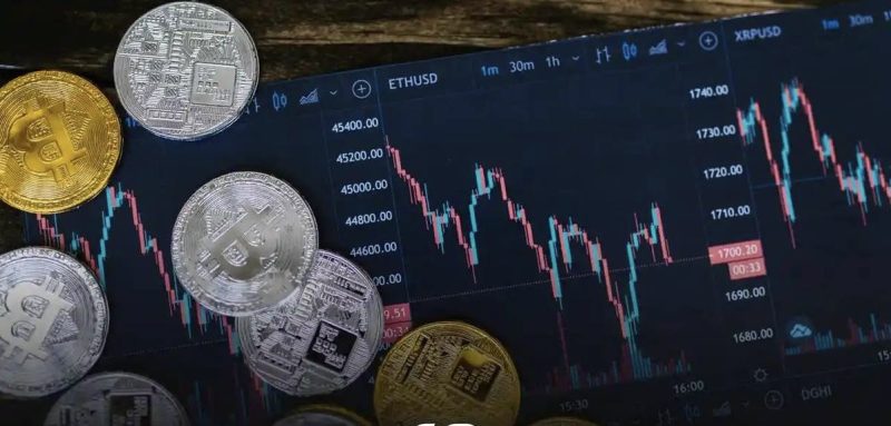 Altcoins Set to Surge Amid Bitcoin Consolidation, Analyst Predicts